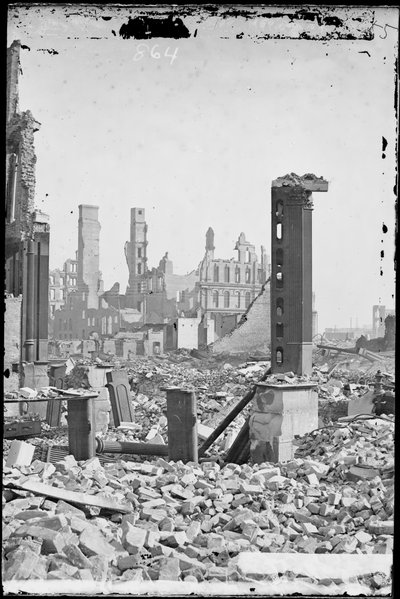Vista desde la esquina suroeste de Dearborn y Monroe Streets, mostrando el Grand Pacific Hotel en el fondo y las ruinas del Honore Block en primer plano después del incendio de Chicago de 1871, c.1871 de Jex Bardwell