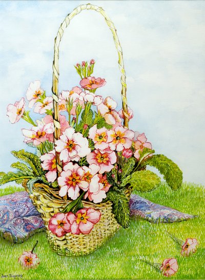 Primaveras rosas en una cesta de florista con un pañuelo de cachemira de Joan Thewsey