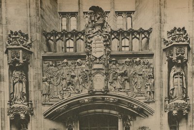 Escultura en piedra bajo el escudo de armas de Middlesex en el Guildhall, Westminster, c1935 de Joel