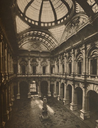 Patio interior con techo de vidrio del Royal Exchange, c. 1935 de Joel