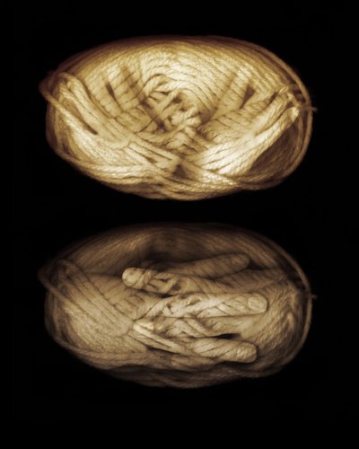 Manos de hilo, 2013 (manipulación de fotos) de Johan Lilja