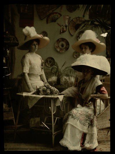 Tres mujeres con sombrero de Johannes Hendrikus Antonius Maria Lutz