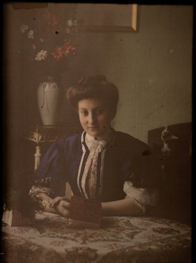 Mujer en la mesa de Johannes Hendrikus Antonius Maria Lutz