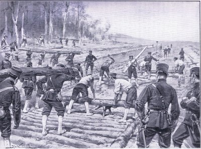 Ingenieros japoneses construyendo un camino de madera para las tropas, ilustración de Cassells History of the Russo-Japanese War Vol 1, c.1900 de Johannes Hermann Barend Koekkoek