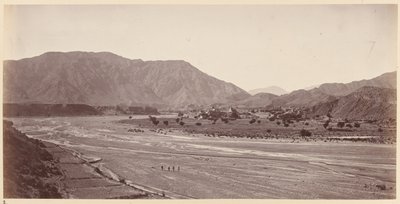 Vista general de las aldeas y el paso de Kadm a la izquierda de Jumrood de John Burke