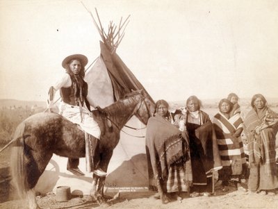 Mujeres indias Lakota en tipi, 1891 de John C. H. Grabill