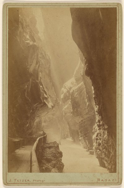 Fuente de los baños de Pfaefers (Suiza). de John Fetzer