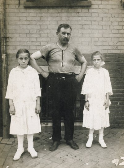 Un obrero y sus hijas, Kensington, Filadelfia de John Frank Keith
