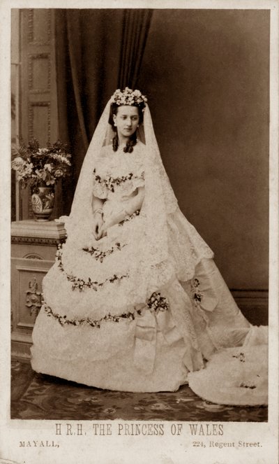 Princesa Alexandra de Dinamarca en su vestido de novia para su matrimonio con el Príncipe de Gales, el futuro Rey Eduardo VII de John Jabez Edwin Paisley (after) Mayall
