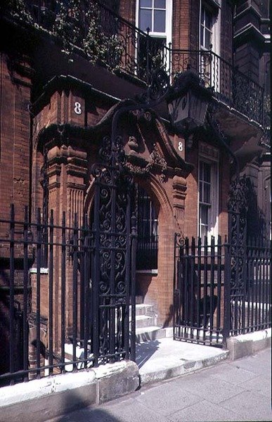 8 Palace Gate, construido 1873-75 de John James Stevenson