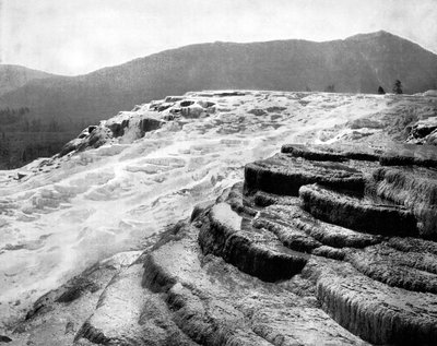 Mammoth Hot Springs, Parque Nacional Yellowstone, EE.UU., 1893 de John L. Stoddard