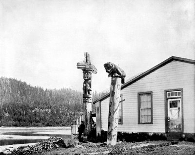 Tótems, Alaska, EE.UU., 1893 de John L. Stoddard