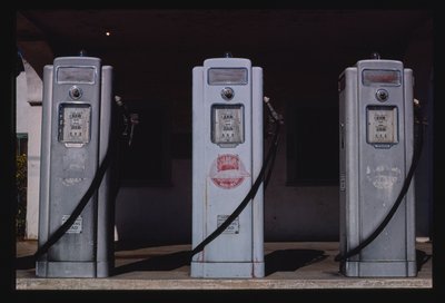 Olympic Gas Pumps, San Diego, California, EE.UU. de John Margolies