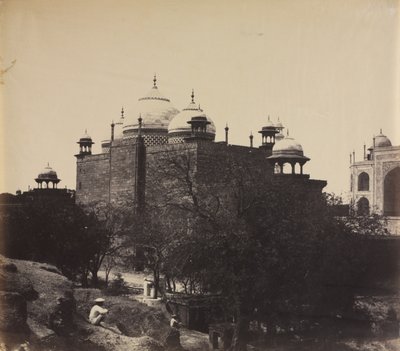 Taj Mahal, Vista Trasera de la Casa de Descanso, con Figura, c. 1858-1862 de John Murray