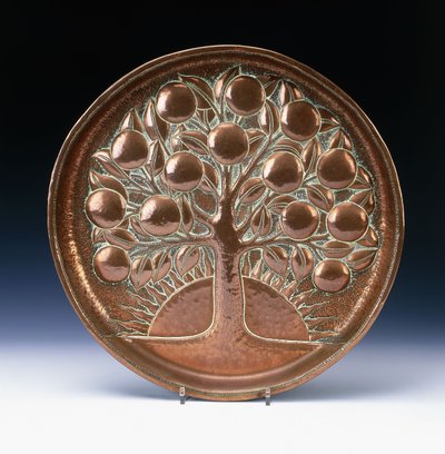 Un cargador de cobre martillado en relieve con un árbol frutal, ante un sol poniente de John Pearson