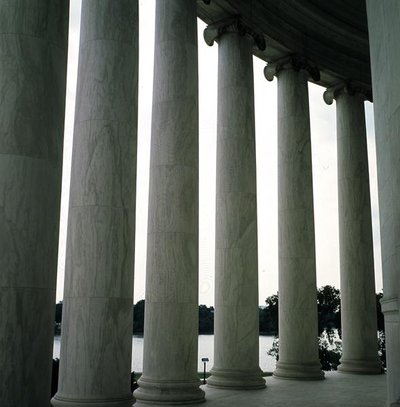 (detalle) de la columnata, construida 1938-43 de John Russell Pope