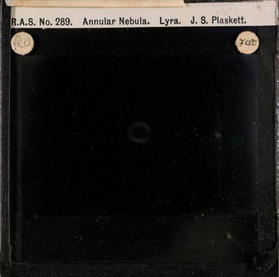 Placa de vidrio astronómica de una nebulosa anular en Lyra (negativo de vidrio) de John Stanley Plaskett