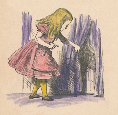 Alicia mirando una pequeña puerta detrás de una cortina, 1889 de John Tenniel