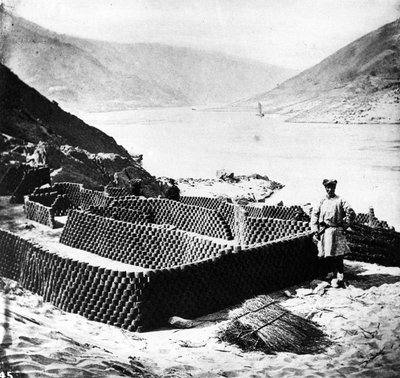 Secado de combustible para exportación, provincia de Hubei, c.1870 de John Thomson