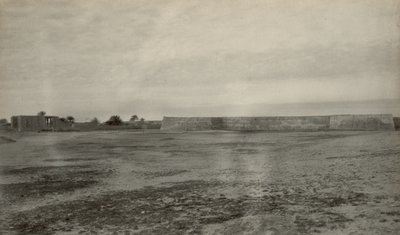 Fuerte, presumiblemente el Fuerte Mosselstein de la VOC en Band-e Charak cerca de Bandar-e Lengeh en Irán. de John Thomson