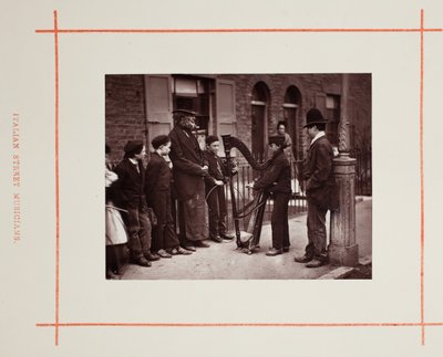 Músicos Callejeros Italianos, 1877 de John Thomson