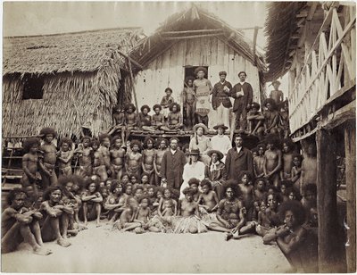Casa de la Misión Parimata, Aroma, Nueva Guinea, 1885 de John W. Lindt