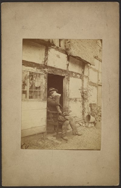 [Hombre sentado bebiendo de una taza en la puerta abierta] de John Whistler