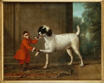 Un mono con librea carmesí bailando con un caniche en la terraza de una casa de campo de John Wootton