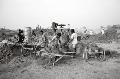 Fábricas de ladrillos en Calcuta, India, 2016 (foto) de Jon Nicholson