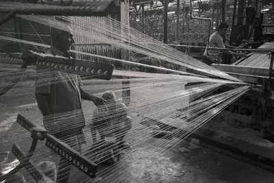 Fábrica de yute, Calcuta, India, 2017 (foto) de Jon Nicholson