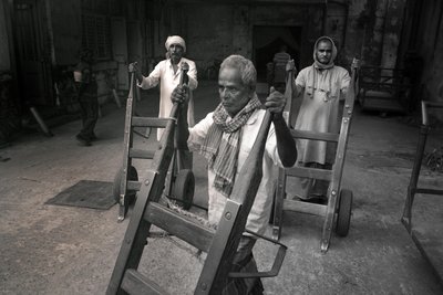 Fábrica de yute, Calcuta, India, 2017 (foto) de Jon Nicholson
