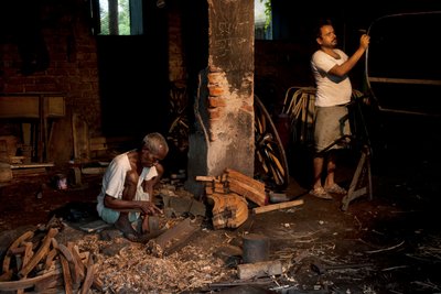 Tiradores de rickshaw, Calcuta, 2009 (foto) de Jon Nicholson
