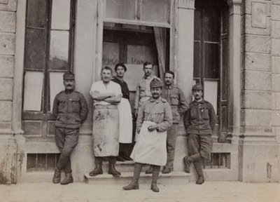 Álbum "Meine weltkriegs - Erinnerungen South-West Front (Carintia, Italia, Tirol del Sur) 31/03/1915-12/11/1918 - Josef Zohles Wien": retrato de grupo frente a de Josef Zohles