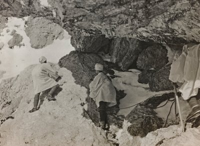 Álbum "Meine weltkriegs - Erinnerungen South-West Front (Carintia, Italia, Tirol del Sur) 31/03/1915-12/11/1918 - Josef Zohles Wien": búnker militar en una montaña de Josef Zohles