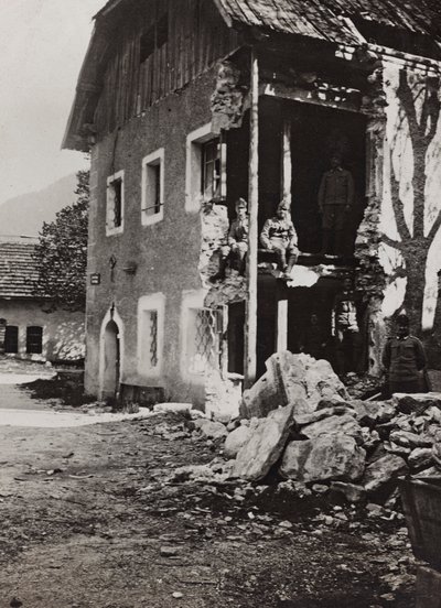 Álbum "Meine weltkriegs - Erinnerungen South-West Front (Carintia, Italia, Tirol del Sur) 31/03/1915-12/11/1918 - Josef Zohles Wien": escombros en Valbruna de Josef Zohles