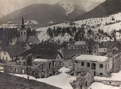 Escombros en Tarvisio (foto en b/n) de Josef Zohles