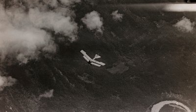 Un avión austriaco sobrevuela de Josef Zohles
