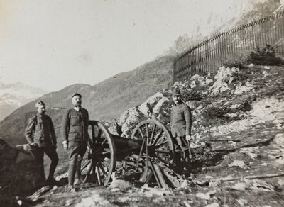 Álbum "Meine weltkriegs - Erinnerungen South-West Front (Carintia, Italia, Tirol del Sur) 31/03/1915-12/11/1918 - Josef Zohles Wien": soldados con cañón de Josef Zohles