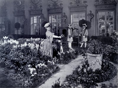 Rejane (Gabrielle Charlotte Reyu, conocida como) (1856-1920), comediante francesa llegando en una silla para usar un disfraz de baile en Nueva York en 1905 de Joseph Byron