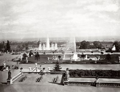 El Palacio de Cristal en Londres: terrazas y fuentes, c.1870 (foto en blanco y negro) de Joseph Paxton