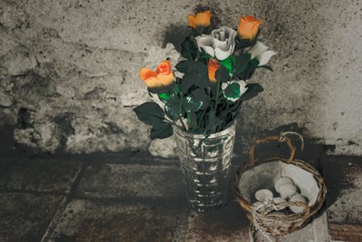 Velas para los marineros, de la serie, Chapelle du Canal, 2016 (fotografía). de Joy Lions