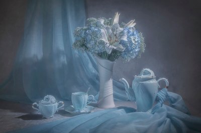 Naturaleza muerta con té azul suave de Joyce Guojun Ma