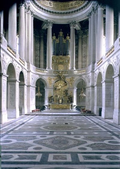 La Capilla Real, mirando hacia el este hacia el altar, comenzada en 1699 de Jules Hardouin Mansart