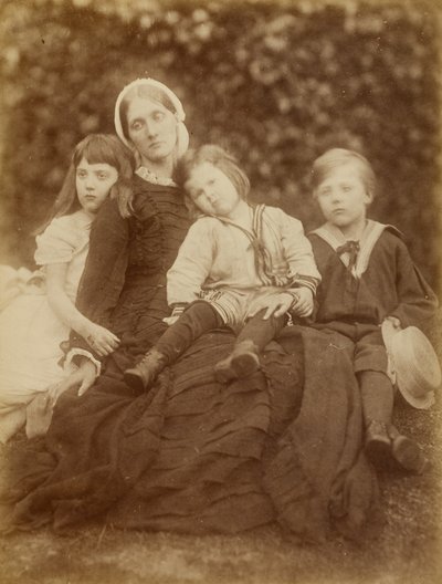 Sra. Herbert Duckworth con Florence Fisher, George Duckworth y Herbert Fisher de Julia Margaret Cameron