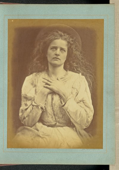 "Así que ahora creo que está cerca - confío en que lo está - lo sé" / "La Musa Bendita fue por ese camino mi alma tendrá que ir" de Julia Margaret Cameron