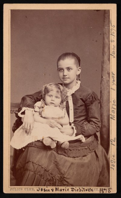 Retrato de grupo de los niños Herman Henry Diebitsch, Marie y Josephine Josie, 8 de junio de 1875 de Julius Ulke