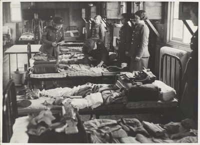 Inspección de equipo, 1939-45 de Jurian van Streeck or Streek