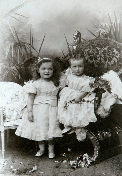 Grandes Duquesas Olga Nikolaevna y Tatiana Nikolaievna de Rusia de K. von Hahn