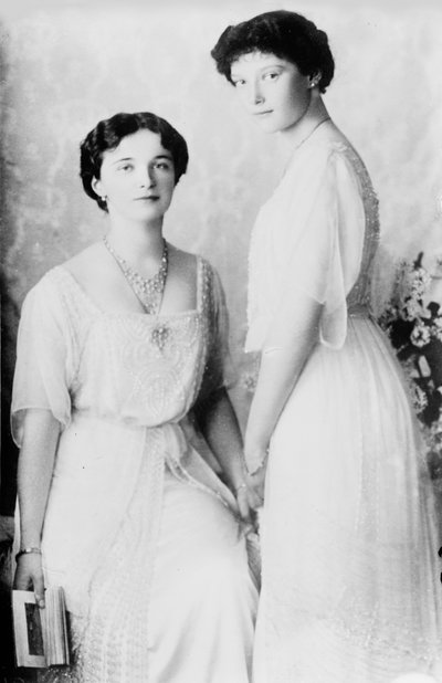 Grandes Duquesas Olga y Tatiana de Rusia, 1910s de K. von Hahn