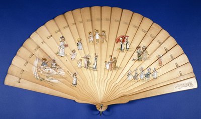Un gran abanico de madera Brise pintado en colores con grupos de niños en diversas actividades de Kate Greenaway